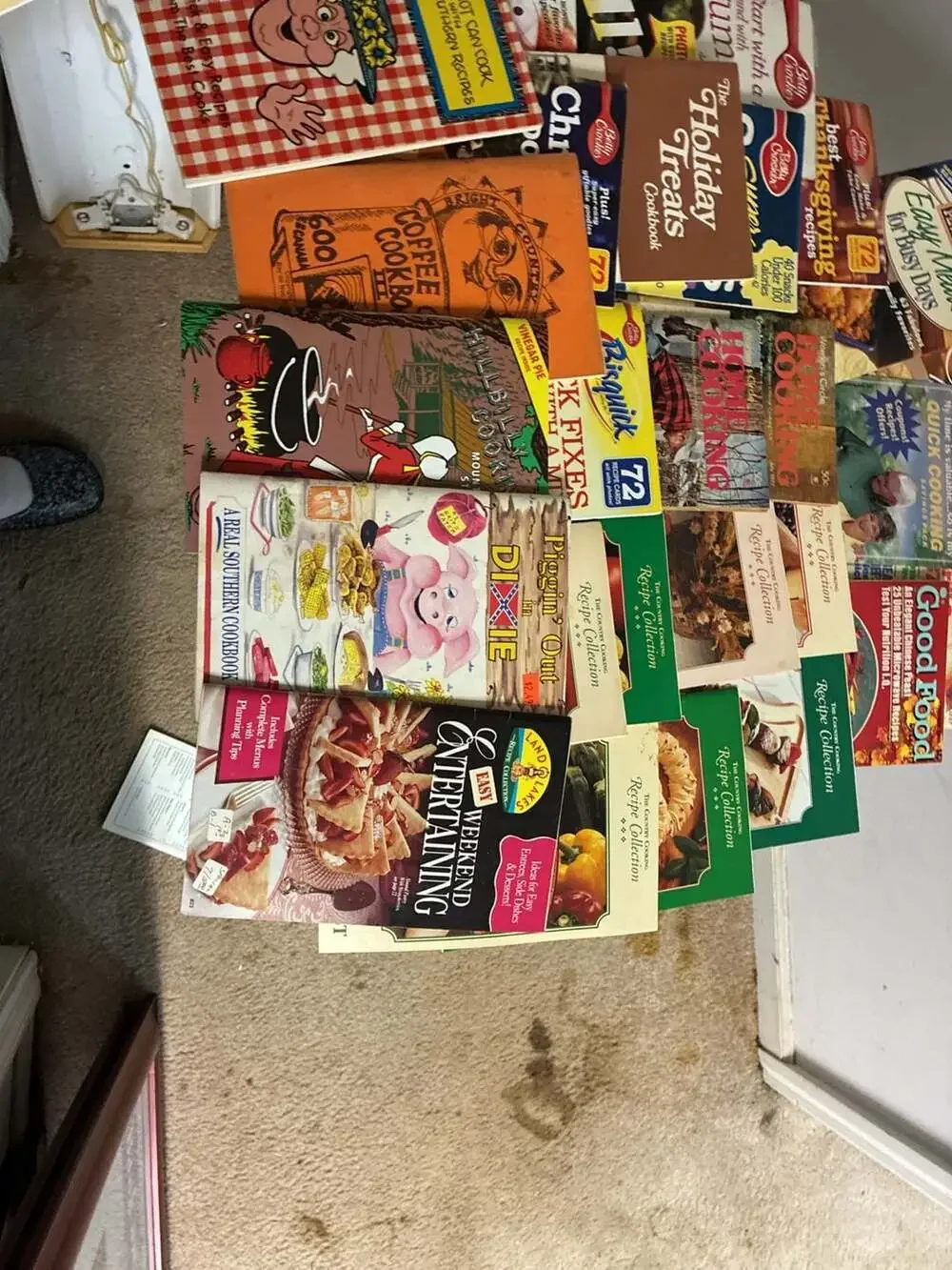 Vintage Lot of Pillsbury Classic and Betty Crocker Recipe Cookbooks